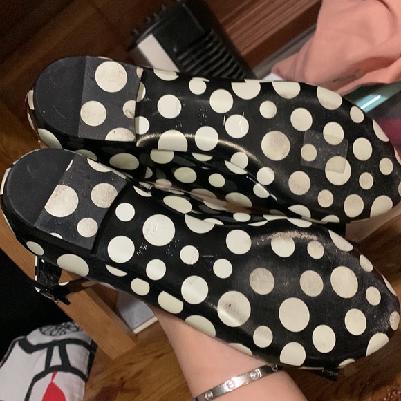 Louis Vuitton Peep Toe Bow Flats with Black Vernis Monogram Bow - Picture 8 of 9